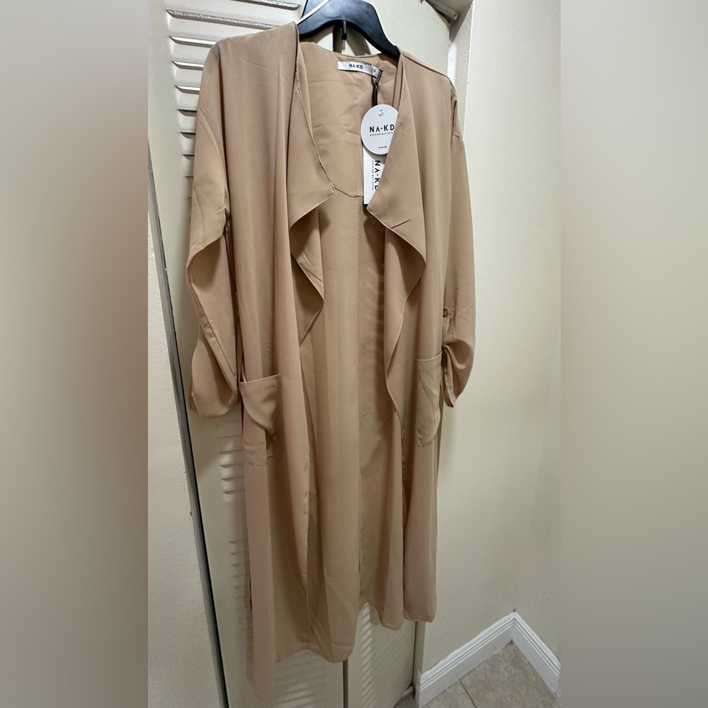 Elegant and comfy tan robe!